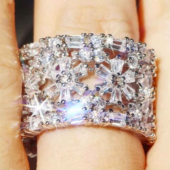 NEW 18CT 925 STERLING SILVER DIAMOND RING - Picture 6 of 6